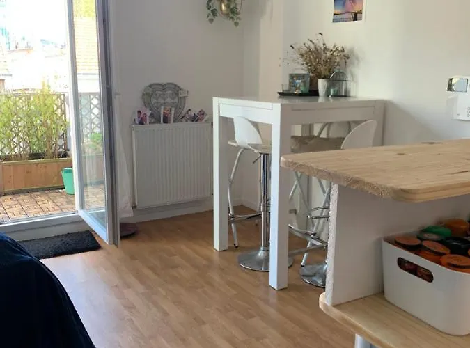 Super Cosy, A Deux Pas Du Tram *